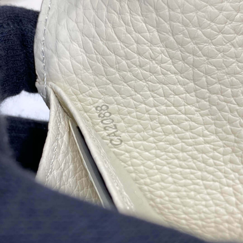 Louis Vuitton Mahina Leather Iris Wallet M60143