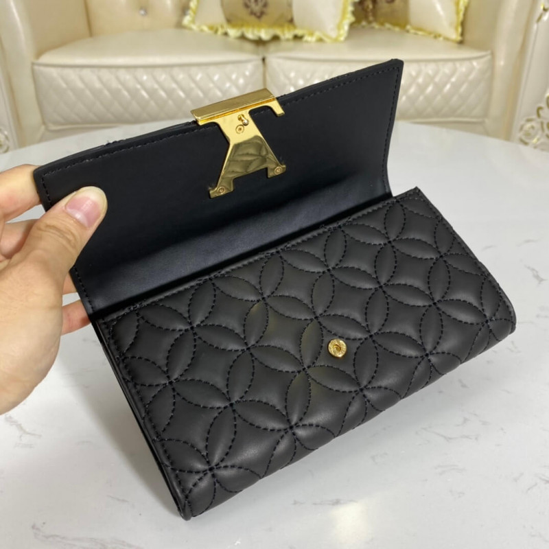 Louis Vuitton Capucines Wallet M68590