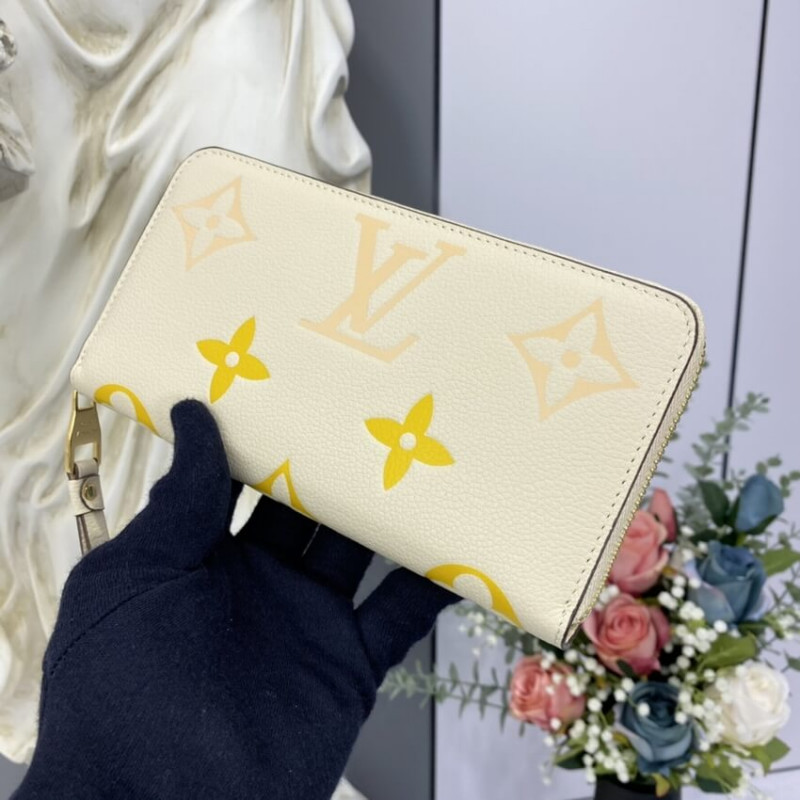 Louis Vuitton Zippy Wallet M80402