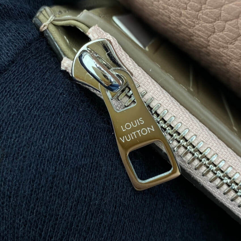 Louis Vuitton Capucines Compact Wallet M62156 M62158