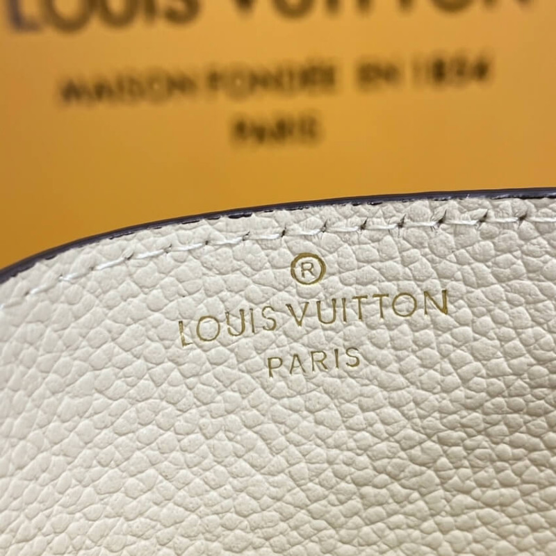 Louis Vuitton Card Holder M80401