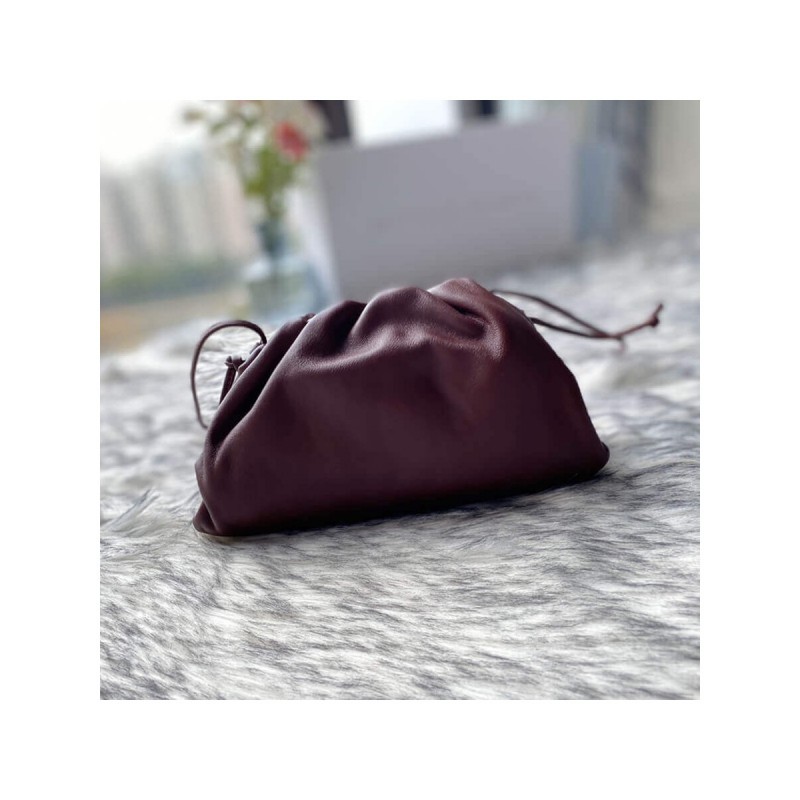 Bottega Veneta The Pouch 20 in Butter Calf Leather 570927