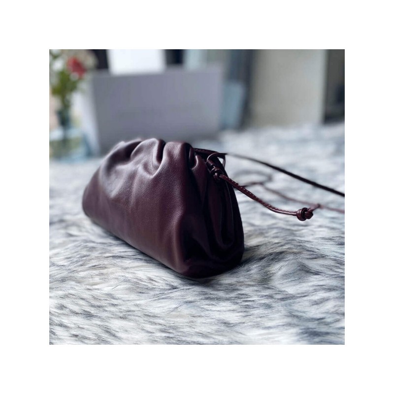 Bottega Veneta The Pouch 20 in Butter Calf Leather 570927