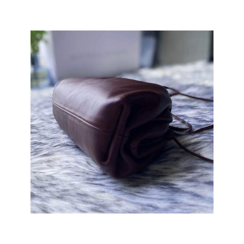 Bottega Veneta The Pouch 20 in Butter Calf Leather 570927
