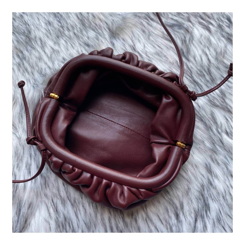 Bottega Veneta The Pouch 20 in Butter Calf Leather 570927