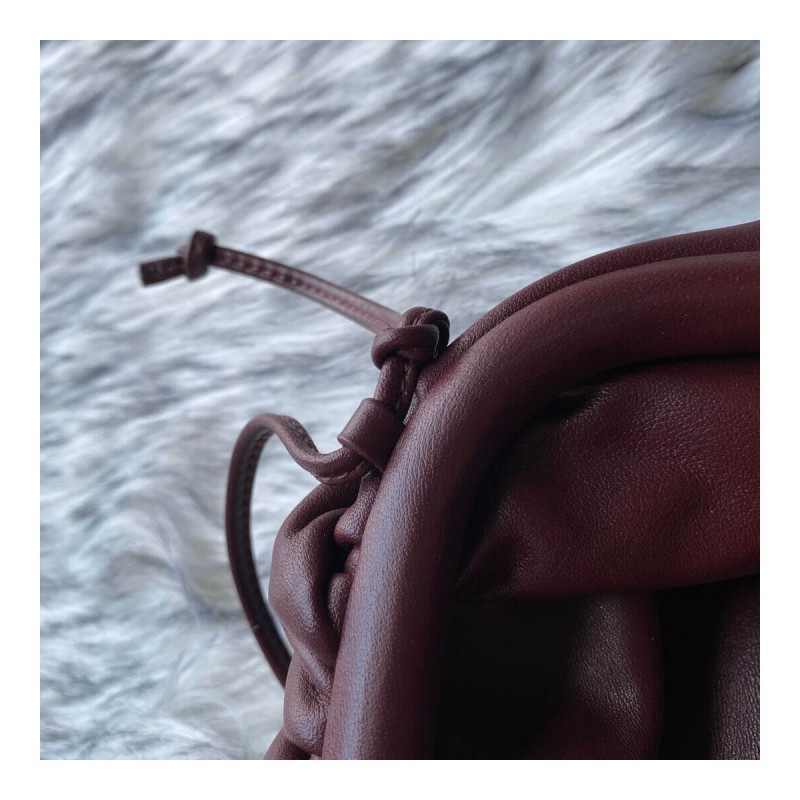 Bottega Veneta The Pouch 20 in Butter Calf Leather 570927