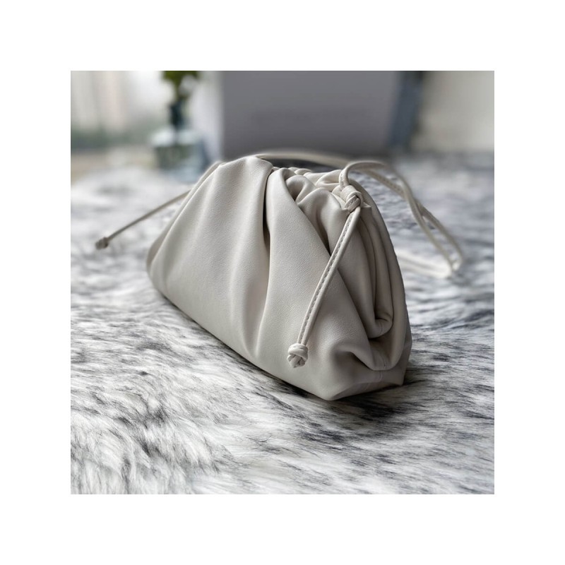 Bottega Veneta The Pouch 20 in Butter Calf Leather 570927