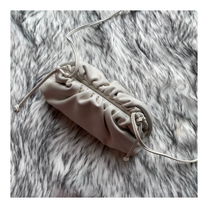 Bottega Veneta The Pouch 20 in Butter Calf Leather 570927