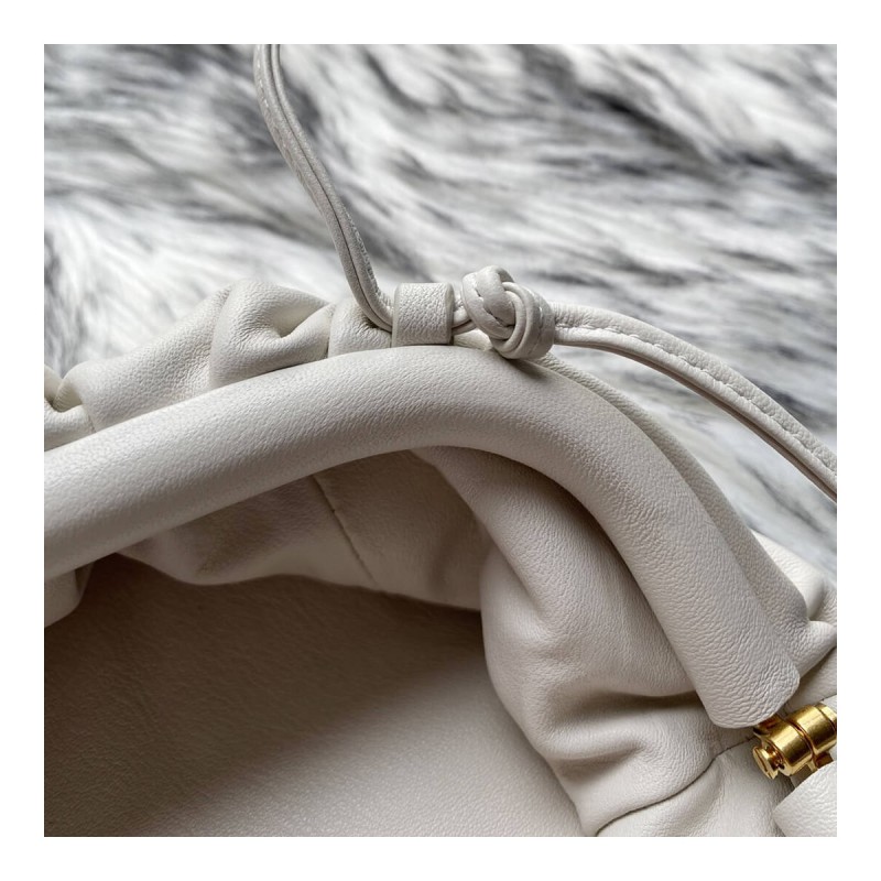 Bottega Veneta The Pouch 20 in Butter Calf Leather 570927