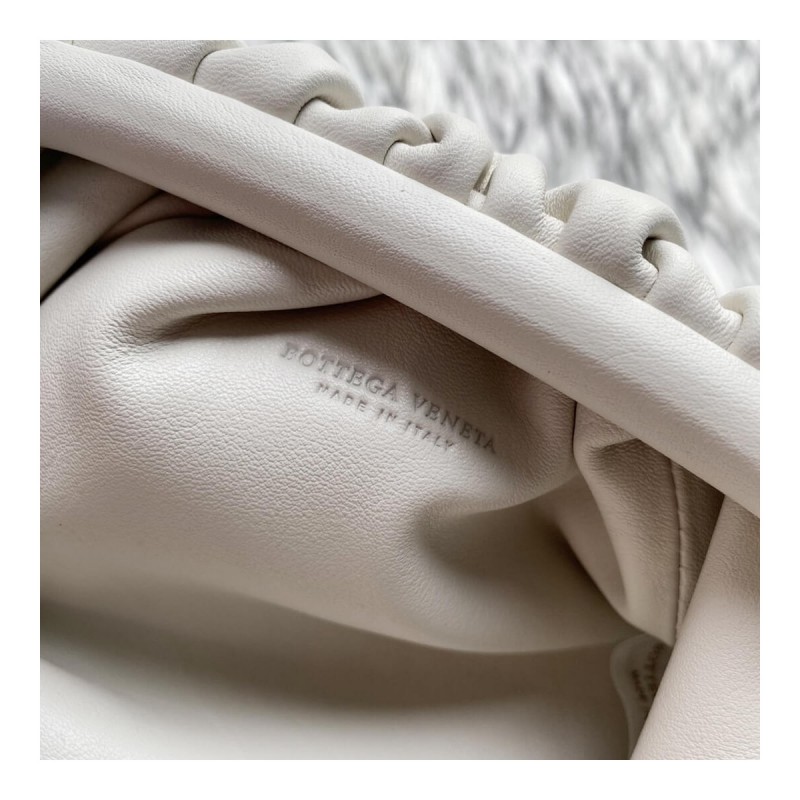 Bottega Veneta The Pouch 20 in Butter Calf Leather 570927