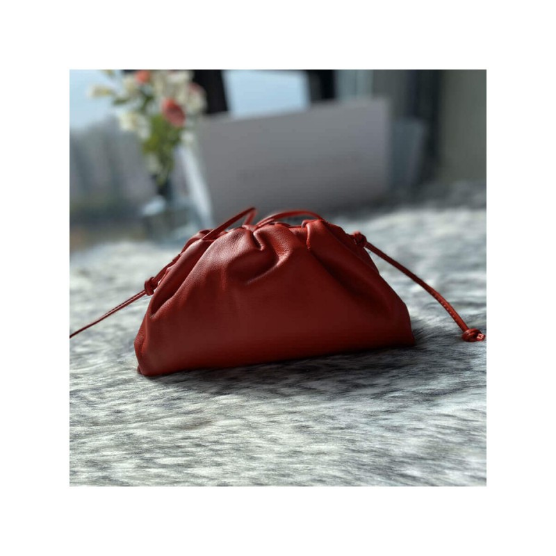 Bottega Veneta The Pouch 20 in Butter Calf Leather 570927