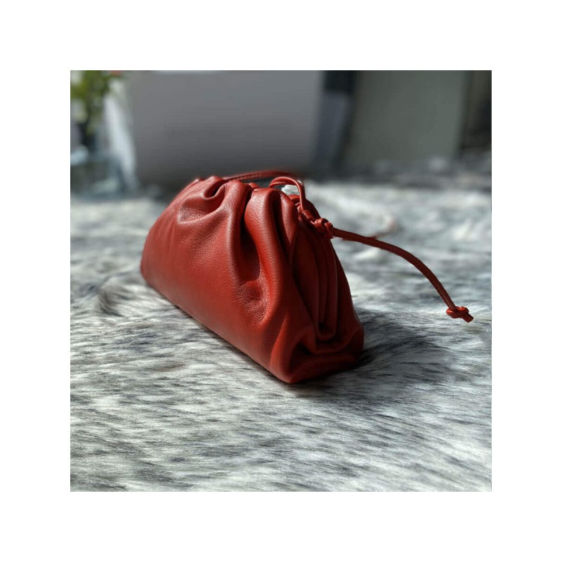 Bottega Veneta The Pouch 20 in Butter Calf Leather 570927