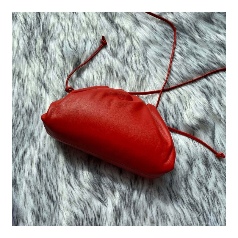 Bottega Veneta The Pouch 20 in Butter Calf Leather 570927