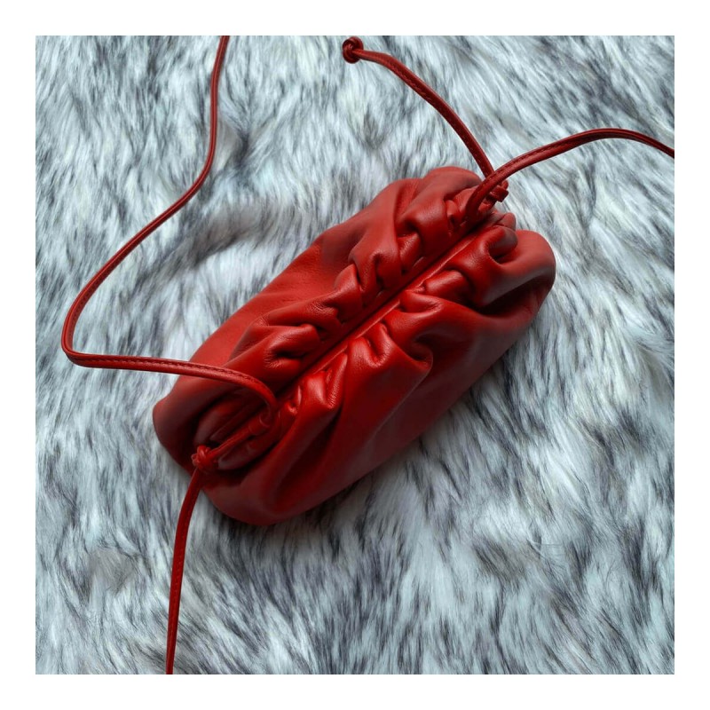 Bottega Veneta The Pouch 20 in Butter Calf Leather 570927