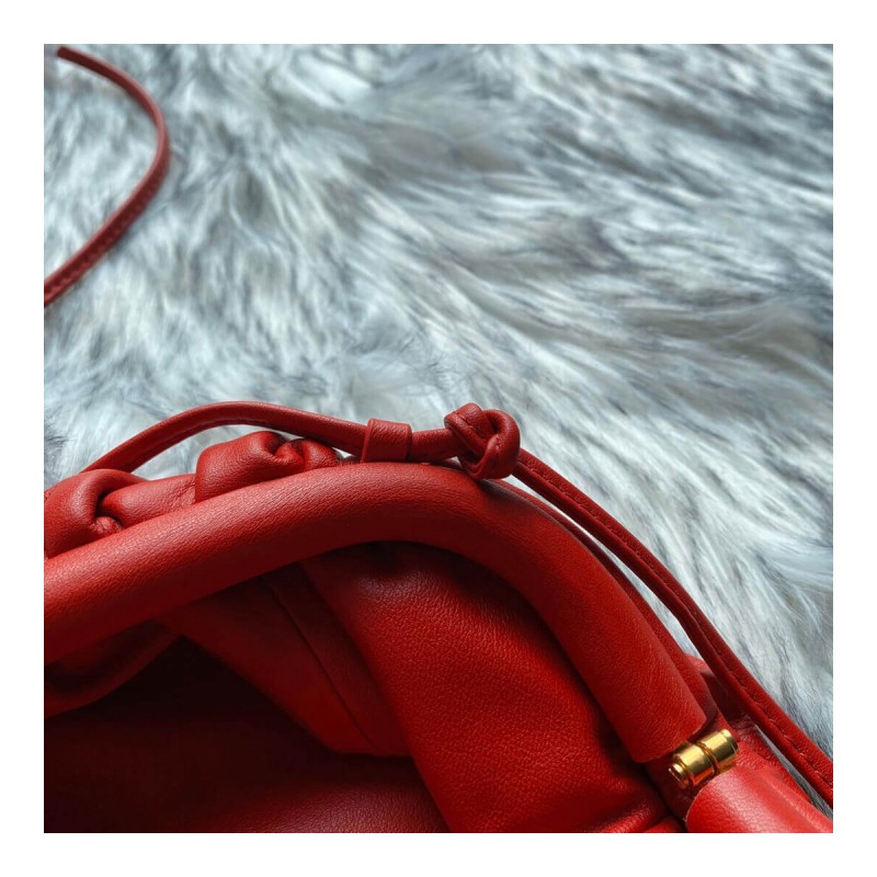 Bottega Veneta The Pouch 20 in Butter Calf Leather 570927