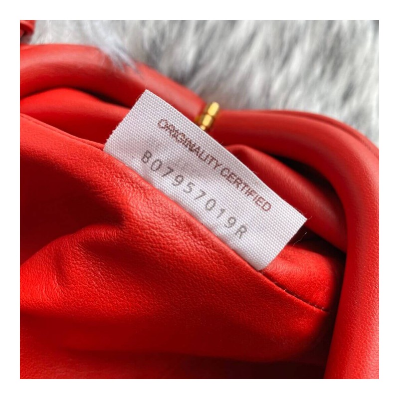 Bottega Veneta The Pouch 20 in Butter Calf Leather 570927