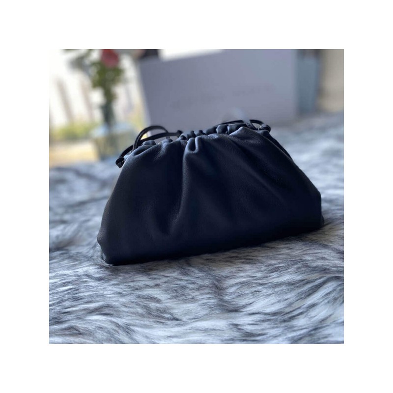 Bottega Veneta The Pouch 20 in Butter Calf Leather 570927