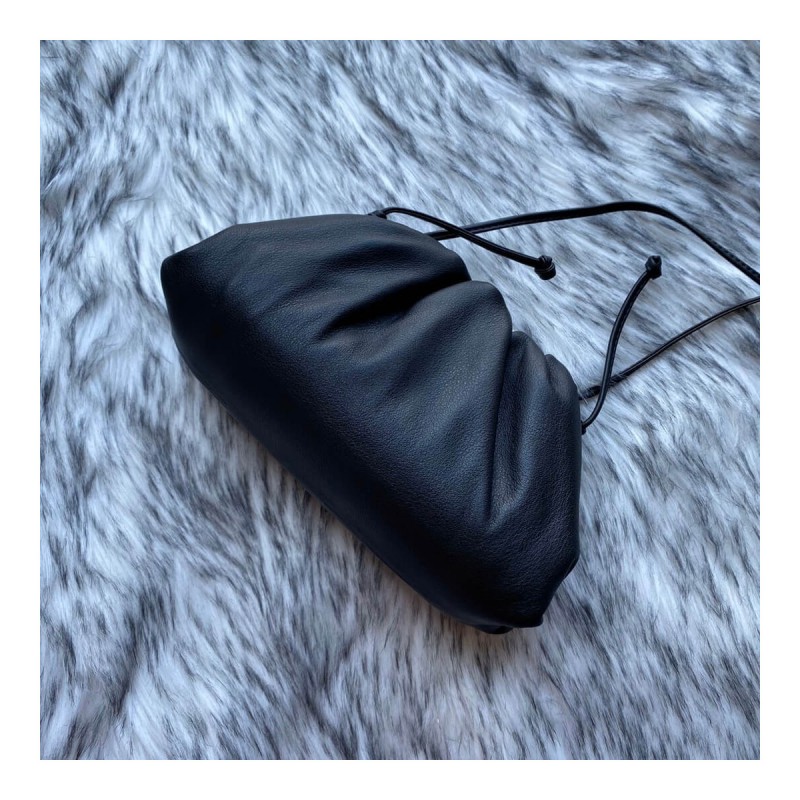 Bottega Veneta The Pouch 20 in Butter Calf Leather 570927