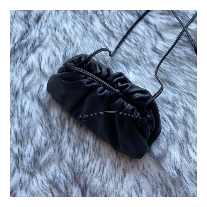 Bottega Veneta The Pouch 20 in Butter Calf Leather 570927