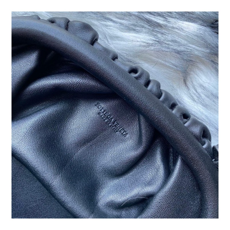 Bottega Veneta The Pouch 20 in Butter Calf Leather 570927