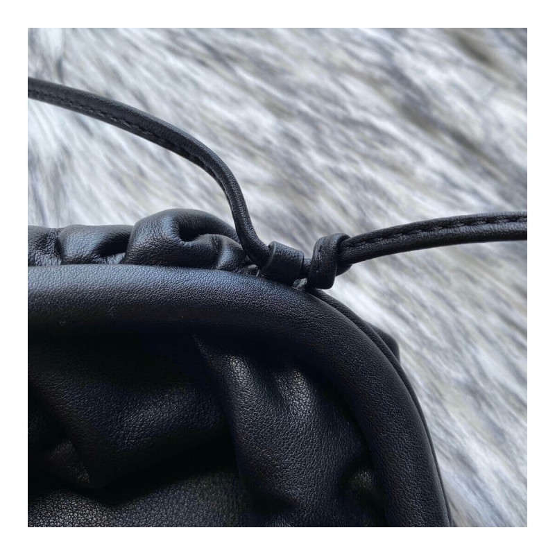 Bottega Veneta The Pouch 20 in Butter Calf Leather 570927