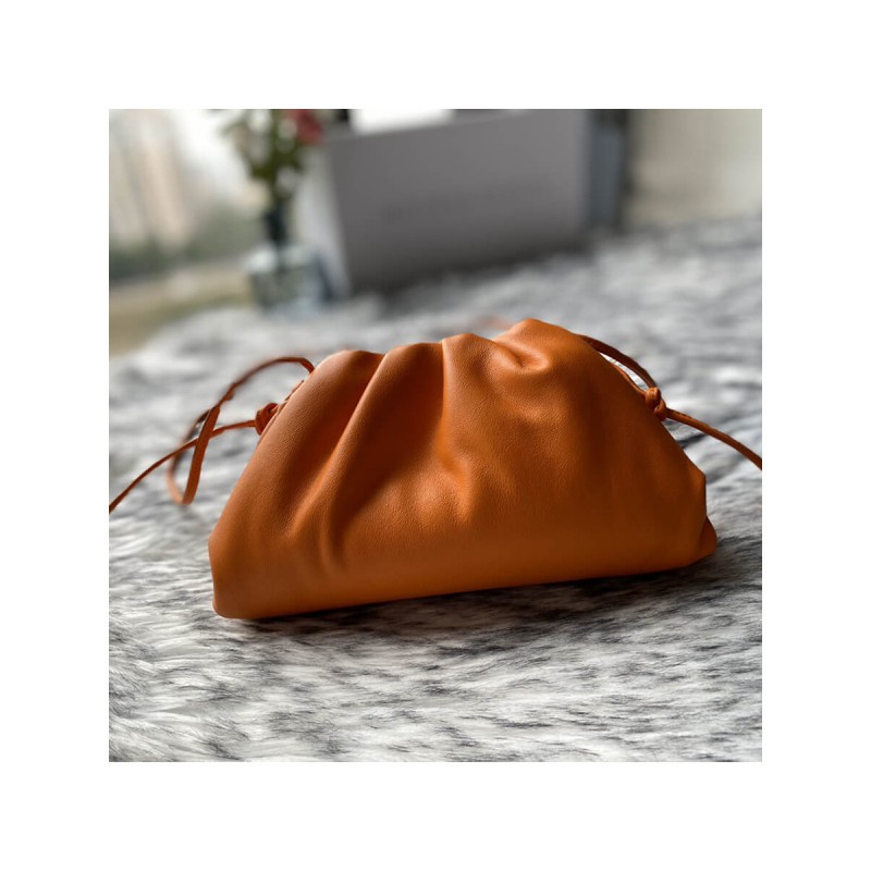 Bottega Veneta The Pouch 20 in Butter Calf Leather 570927