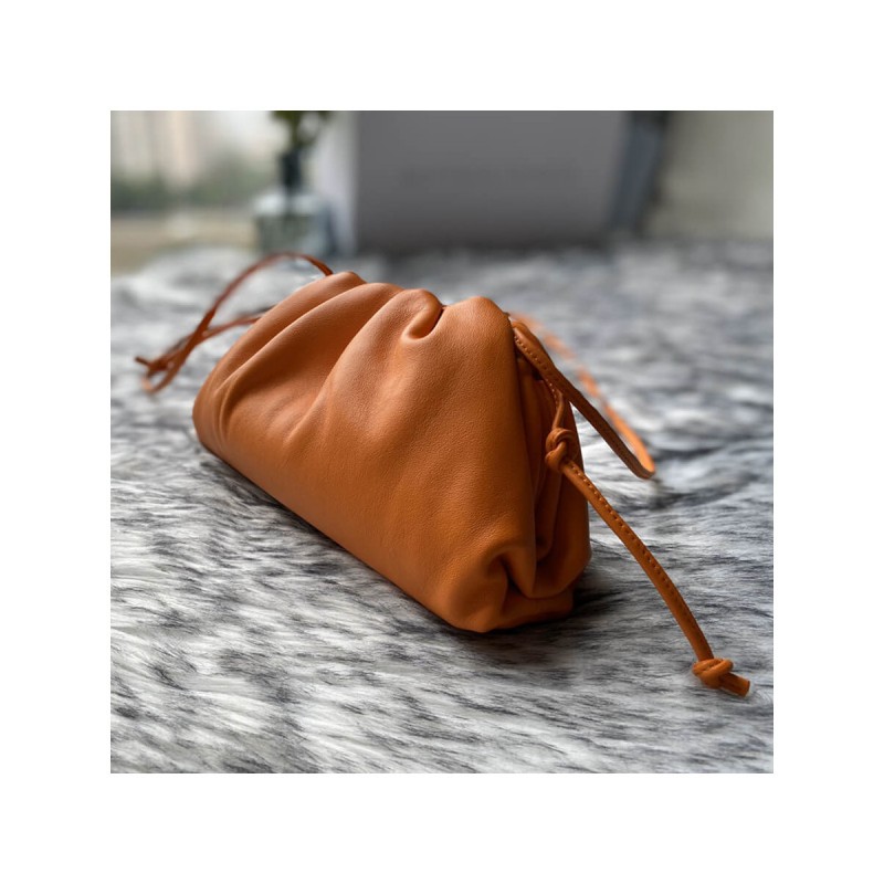 Bottega Veneta The Pouch 20 in Butter Calf Leather 570927