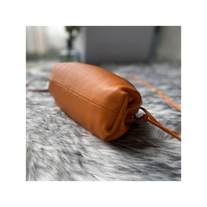 Bottega Veneta The Pouch 20 in Butter Calf Leather 570927