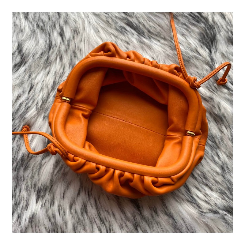 Bottega Veneta The Pouch 20 in Butter Calf Leather 570927