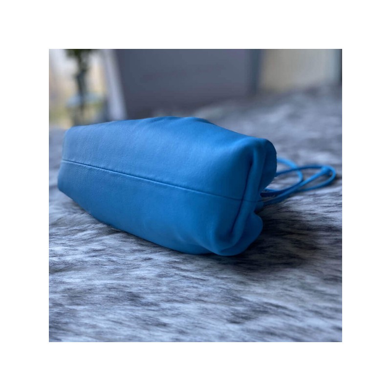 Bottega Veneta The Pouch 20 in Butter Calf Leather 570927