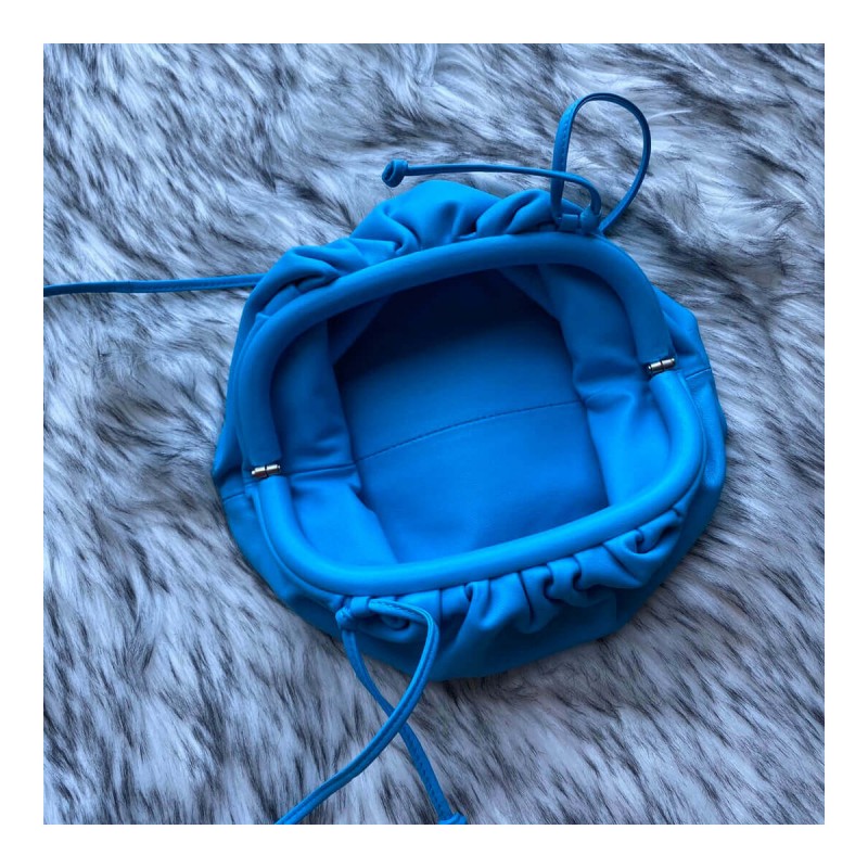 Bottega Veneta The Pouch 20 in Butter Calf Leather 570927