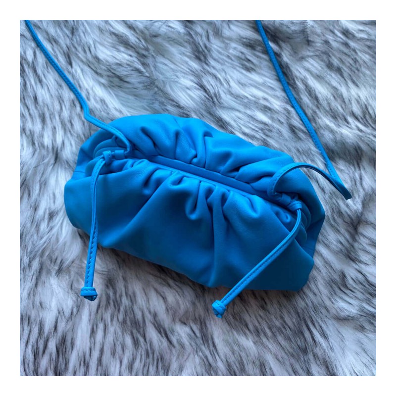 Bottega Veneta The Pouch 20 in Butter Calf Leather 570927