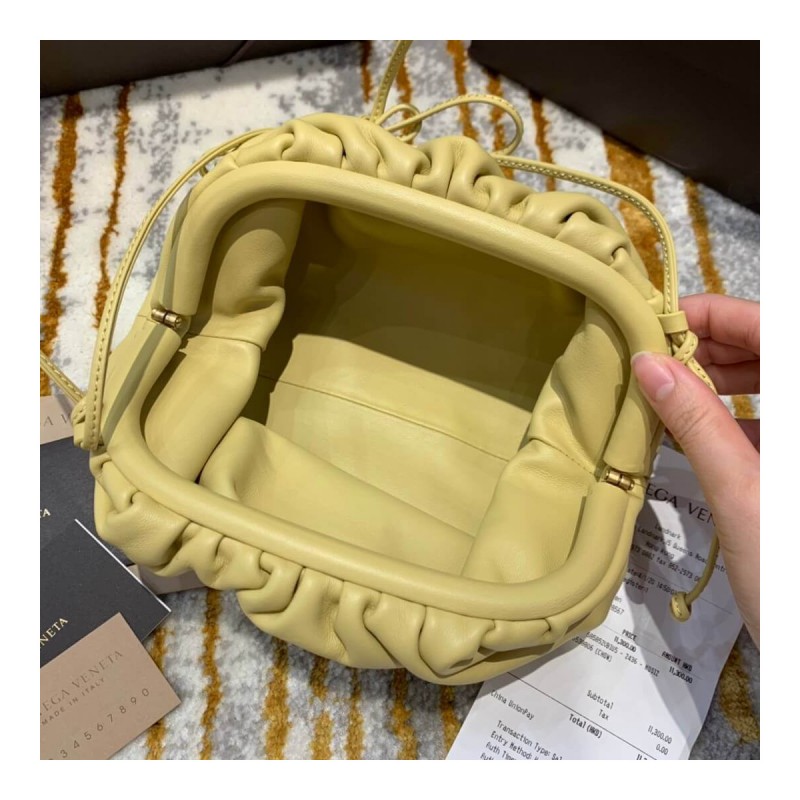 Bottega Veneta The Pouch 20 in Butter Calf Leather 570927