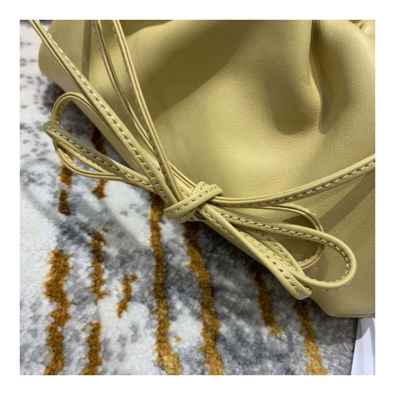 Bottega Veneta The Pouch 20 in Butter Calf Leather 570927