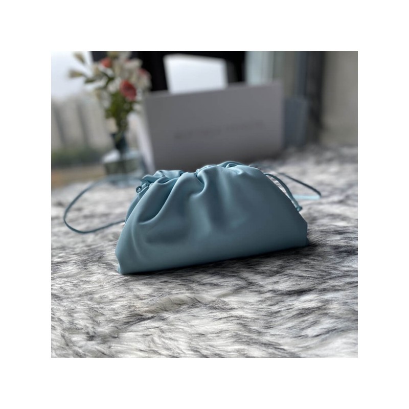 Bottega Veneta The Pouch 20 in Butter Calf Leather 570927