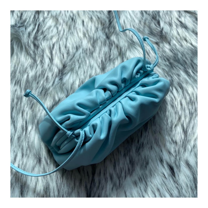 Bottega Veneta The Pouch 20 in Butter Calf Leather 570927