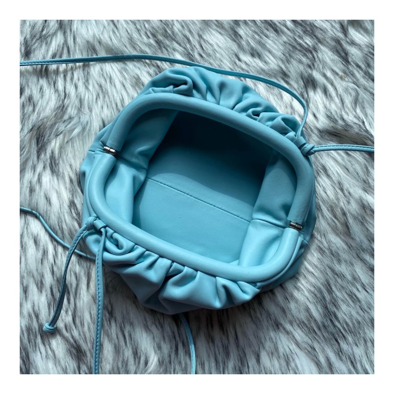 Bottega Veneta The Pouch 20 in Butter Calf Leather 570927