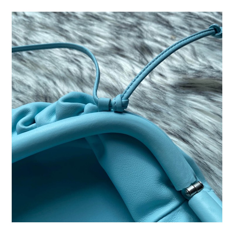 Bottega Veneta The Pouch 20 in Butter Calf Leather 570927