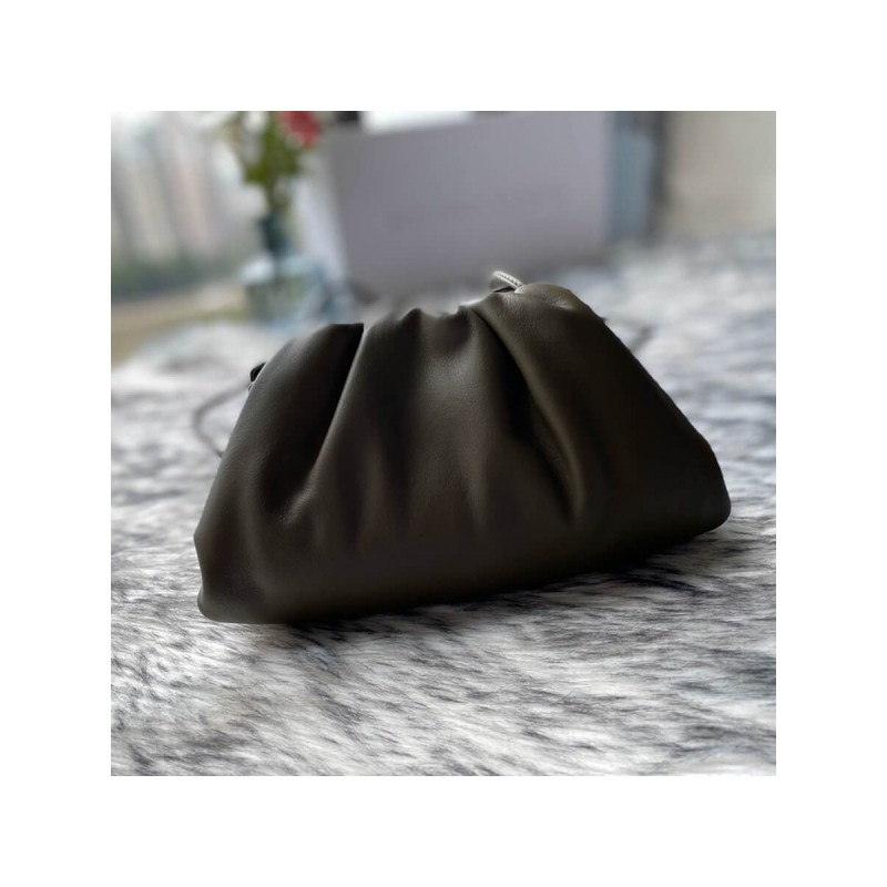 Bottega Veneta The Pouch 20 in Butter Calf Leather 570927