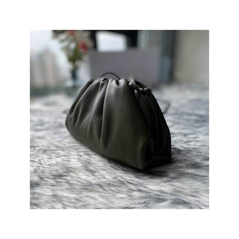 Bottega Veneta The Pouch 20 in Butter Calf Leather 570927