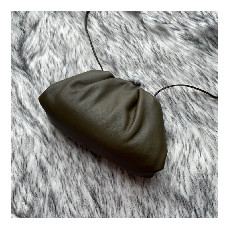 Bottega Veneta The Pouch 20 in Butter Calf Leather 570927