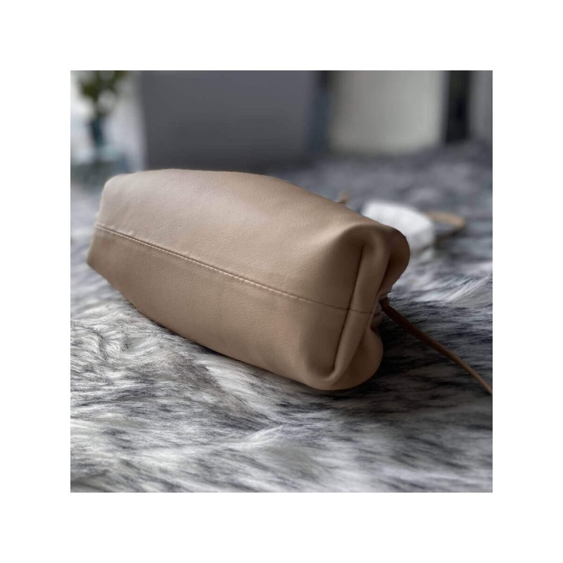 Bottega Veneta The Pouch 20 in Butter Calf Leather 570927