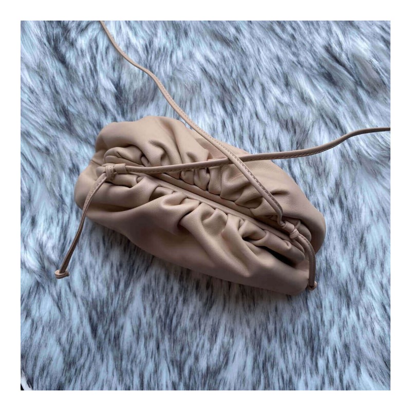 Bottega Veneta The Pouch 20 in Butter Calf Leather 570927