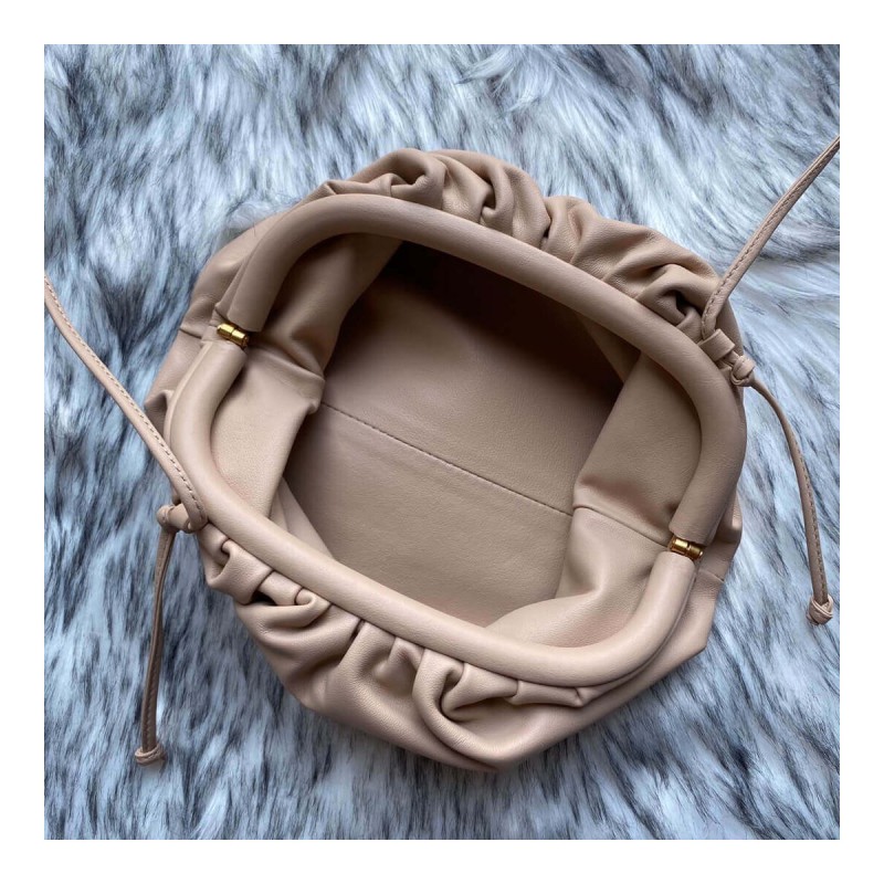 Bottega Veneta The Pouch 20 in Butter Calf Leather 570927