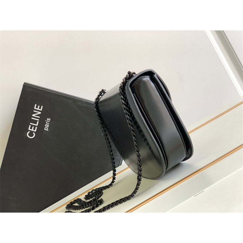 Celine Teen Chain Besace Triomphe in shiny calfskin Black/Black