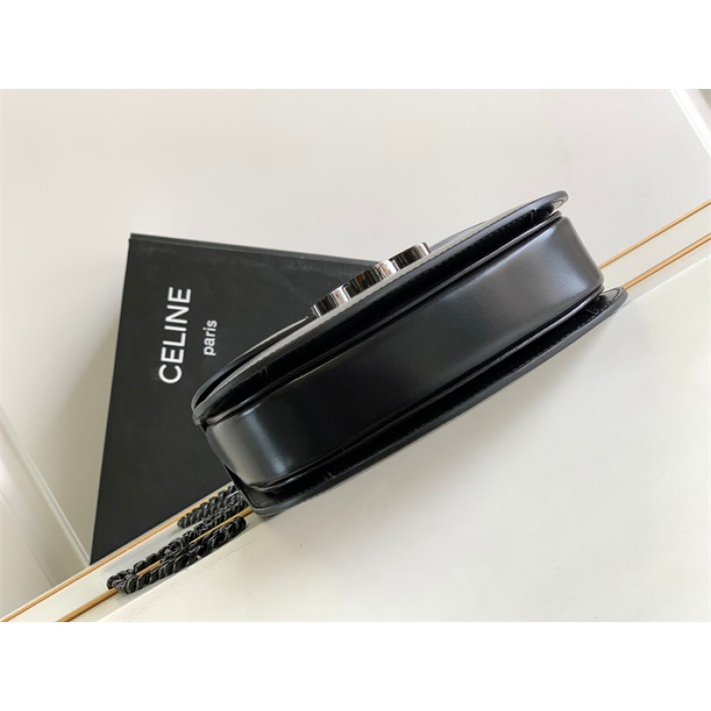 Celine Teen Chain Besace Triomphe in shiny calfskin Black/Black