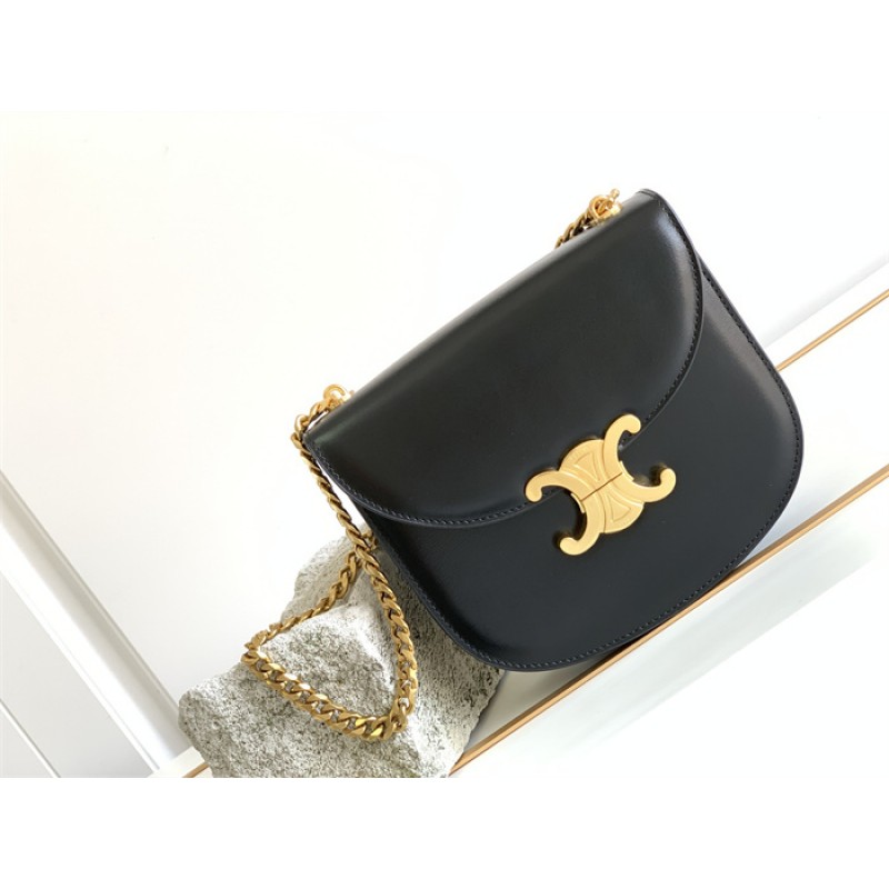 Celine Teen Chain Besace Triomphe in shiny calfskin Black
