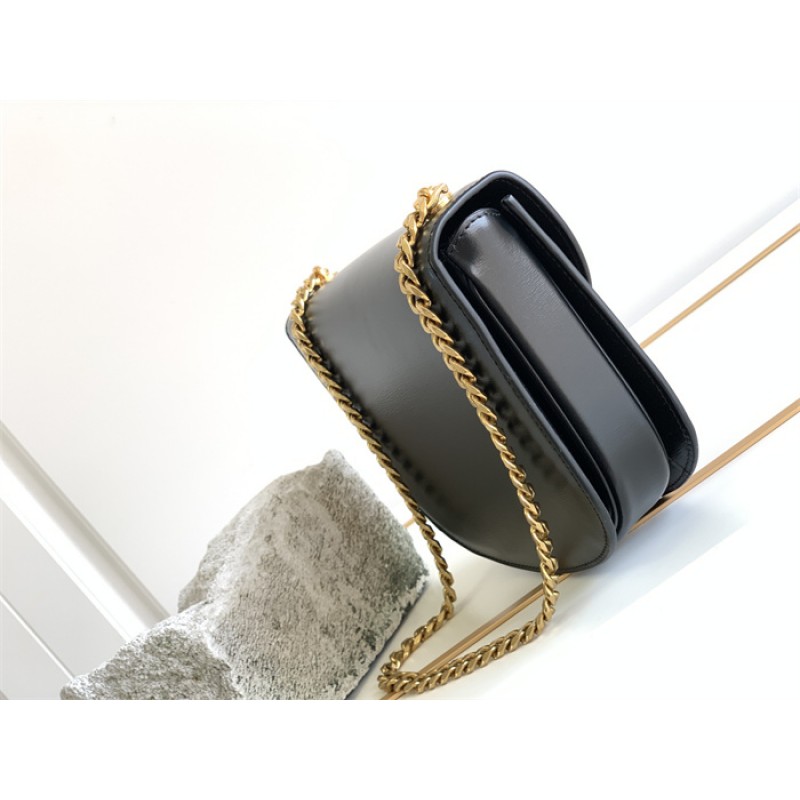 Celine Teen Chain Besace Triomphe in shiny calfskin Black