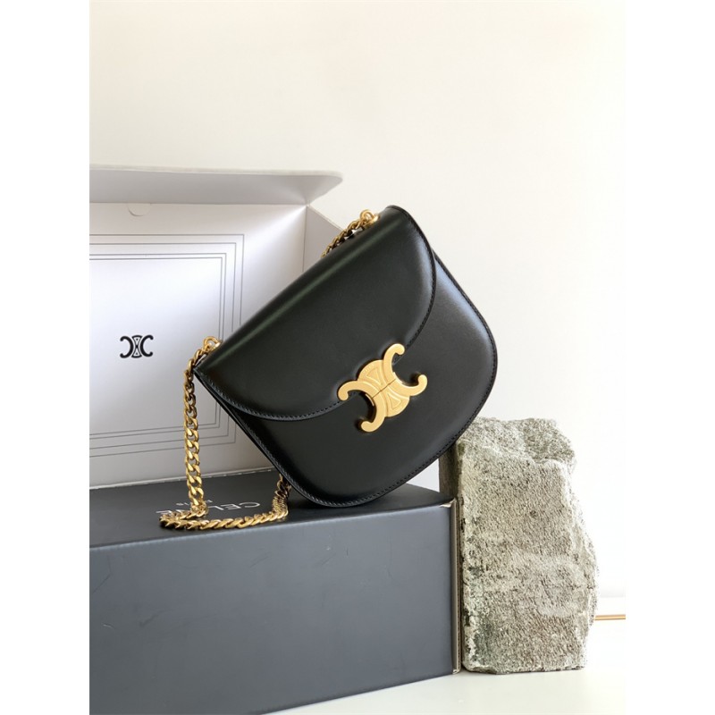 Celine Teen Chain Besace Triomphe in shiny calfskin Black