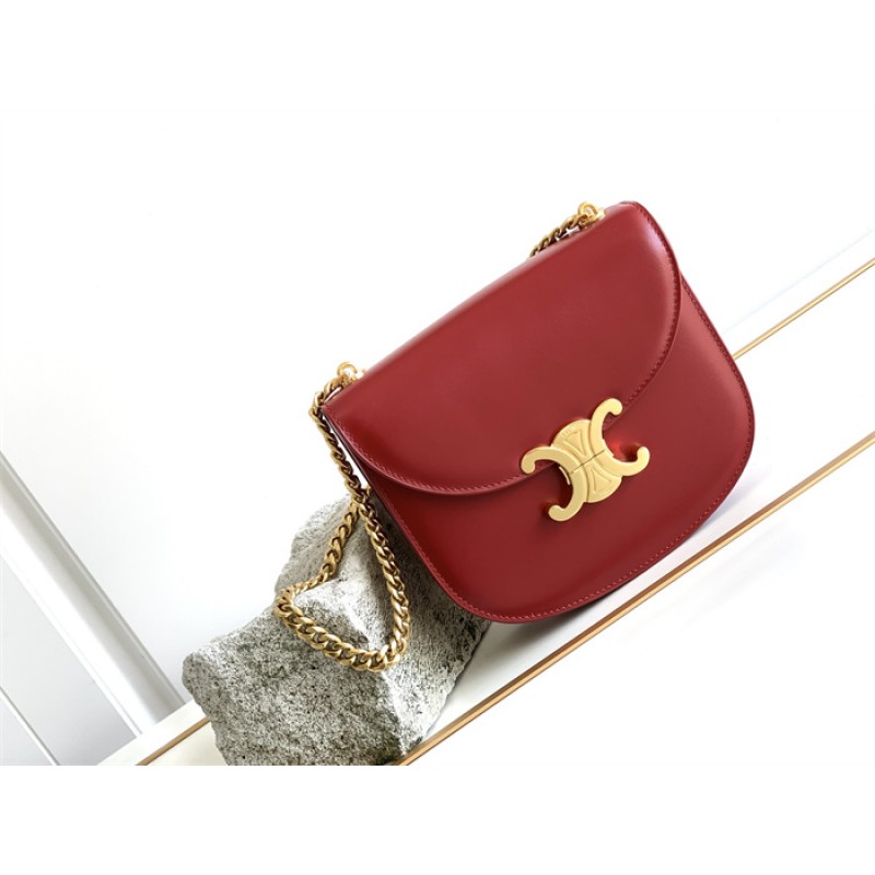 Celine Teen Chain Besace Triomphe in shiny calfskin Carmin